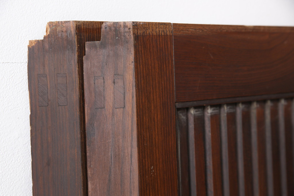 アンティーク建具　最高級　総ケヤキ材(欅材)　変わり型　凝ったつくりが魅力の格子戸2枚セット(引き戸)(R-055070)