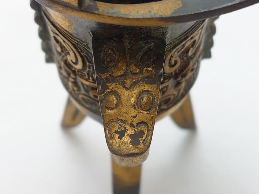 秦蔵六　塗金銅　青銅　床置　凝った造りのデザインにこだわりを感じる爵(酒器、杯、盃)(R-063266)