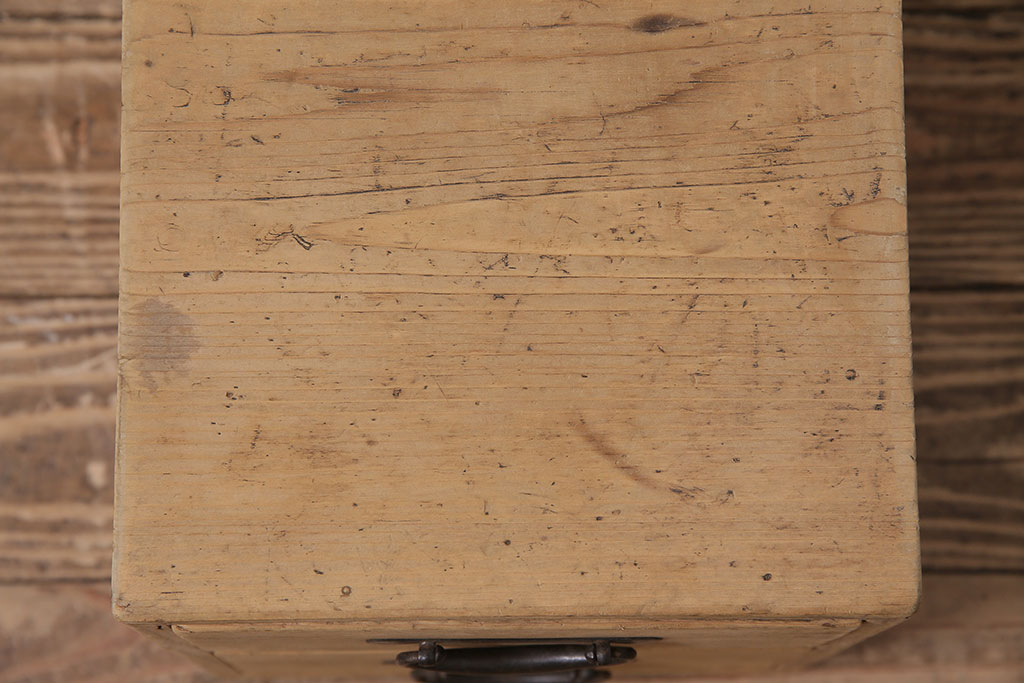 アンティーク家具　ストリップド(剥離)　大正昭和初期　杉材　素朴な雰囲気が魅力の小引き出し(小物入れ、卓上収納)(R-045592)