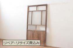 【セミオーダー家具実例】板戸2枚をリメイク!グリーンがかったグレーとアンティークホワイトでペイントを施し、色ガラス、結霜ガラスを使用したラフジュ工房オリジナルのステンドグラスを組み入れました。(引き戸、建具)