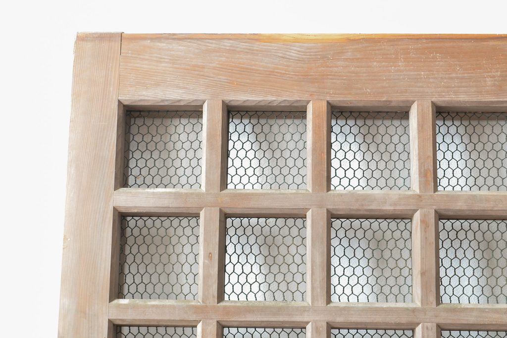 アンティーク建具 明治期 総ヒノキ(檜)材の金網入り格子くぐり戸