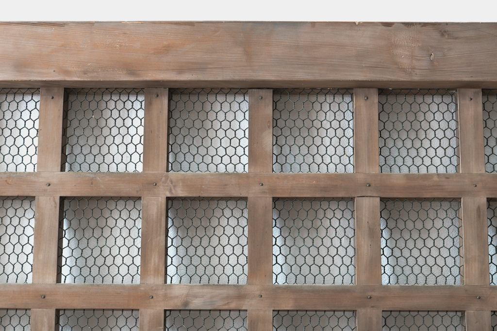 アンティーク建具 明治期 総ヒノキ(檜)材の金網入り格子くぐり戸