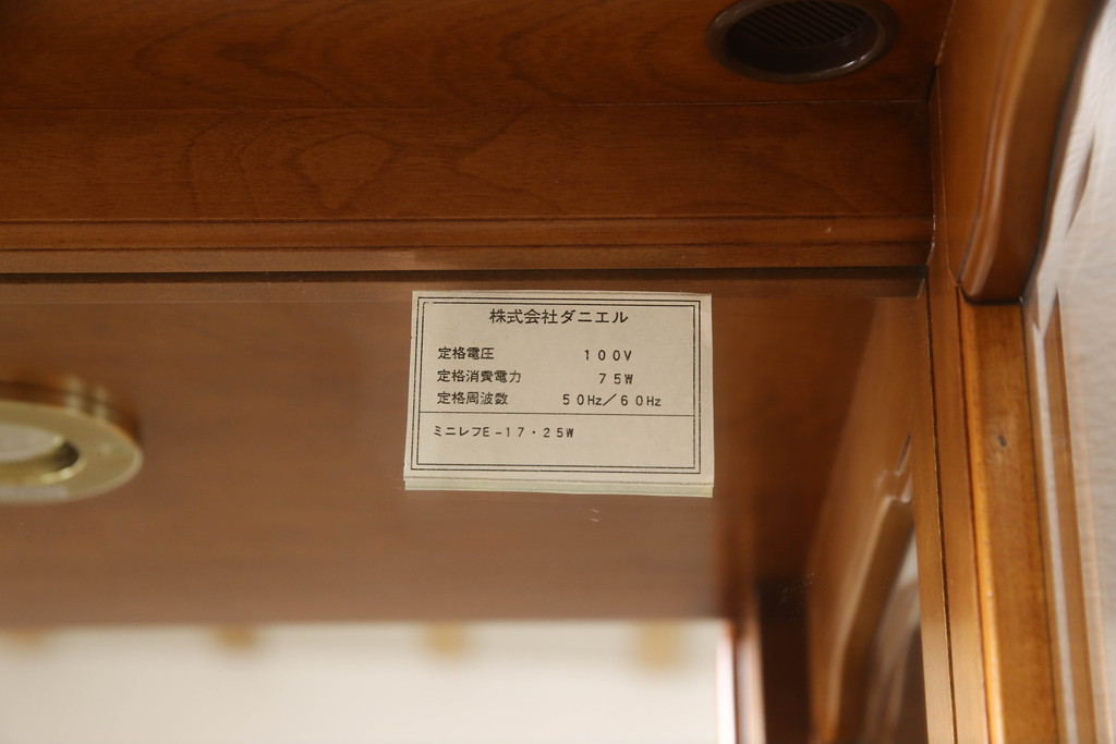 中古　横浜クラシック家具　ダニエル(Daniel)　E-214　上品な佇まいのエトランジェキュリオケース(キャビネット、ガラスケース、ショーケース、陳列棚、飾り棚、戸棚、店舗什器)(R-063277)