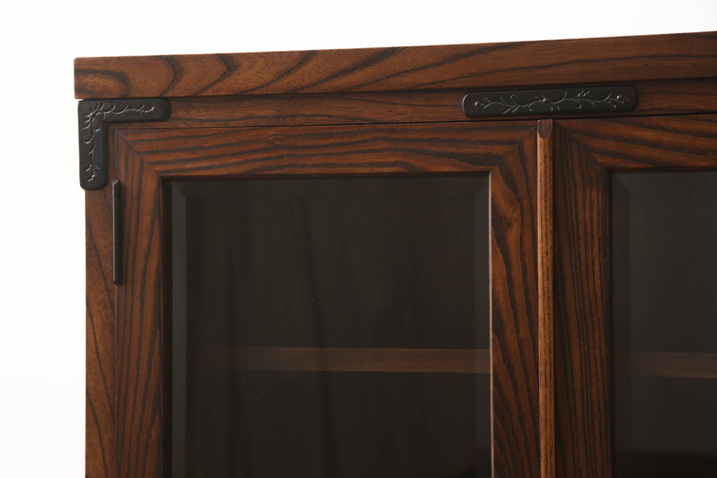 中古　美品　岩谷堂箪笥　力強い木目と重厚な金具が目を引くサイドボード(戸棚、収納棚、キャビネット)(R-058841)