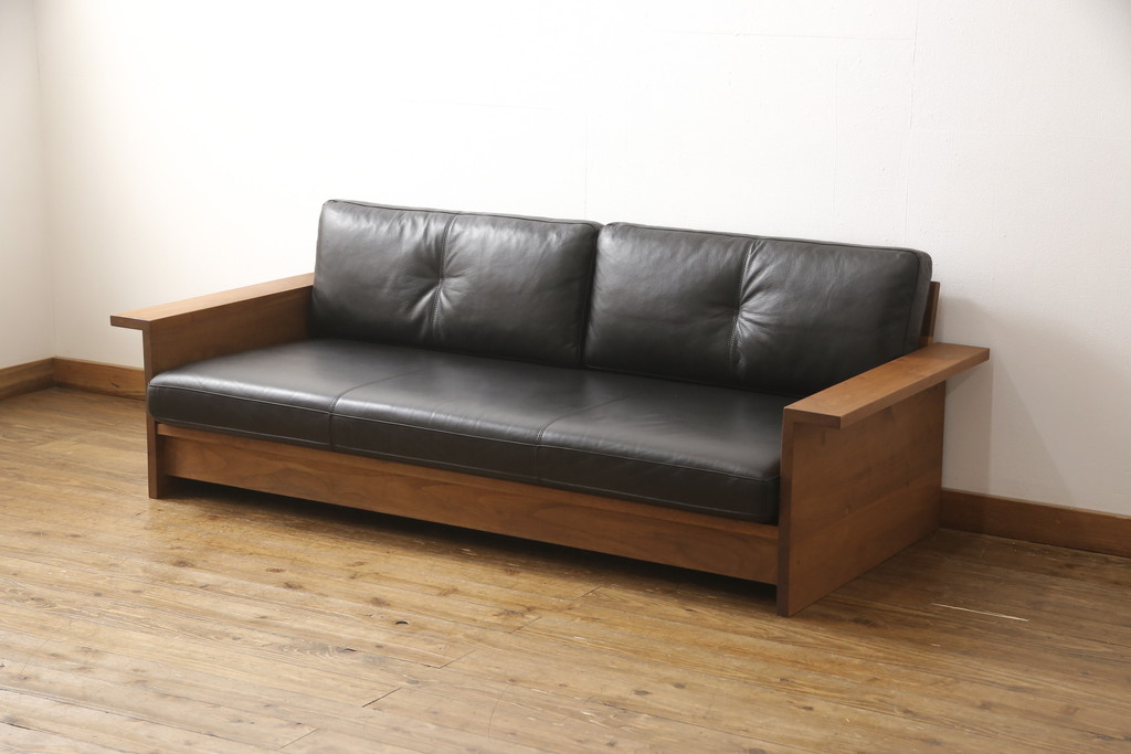 中古　REAL Style(リアルスタイル)　GRAN sofa(グランソファ)　ウォールナット無垢材　本革　モダンな空間を演出する3人掛けソファ(三人掛け、3P、アームソファ)(R-051790)