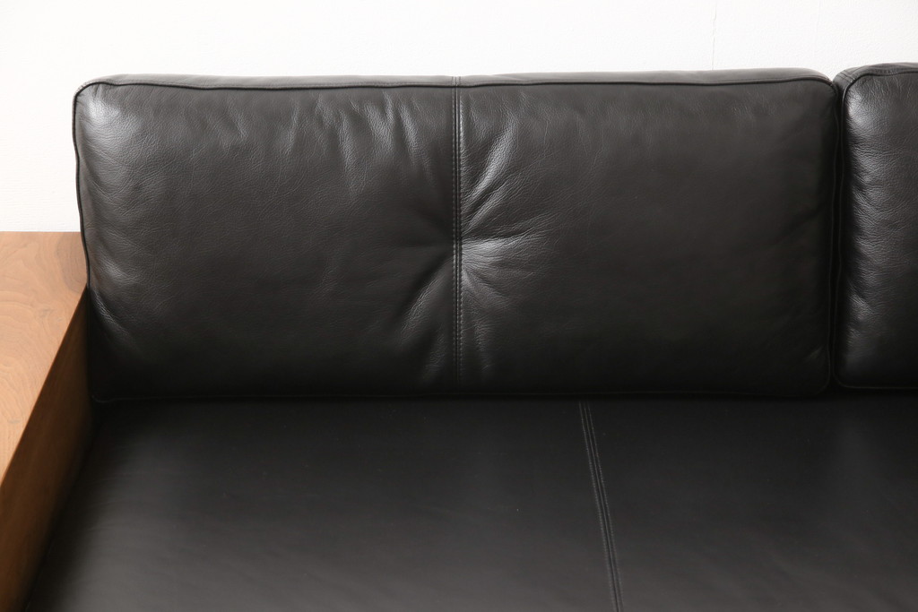 中古　REAL Style(リアルスタイル)　GRAN sofa(グランソファ)　ウォールナット無垢材　本革　モダンな空間を演出する3人掛けソファ(三人掛け、3P、アームソファ)(R-051790)