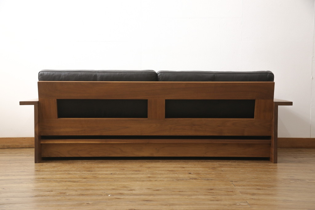 中古　REAL Style(リアルスタイル)　GRAN sofa(グランソファ)　ウォールナット無垢材　本革　モダンな空間を演出する3人掛けソファ(三人掛け、3P、アームソファ)(R-051790)