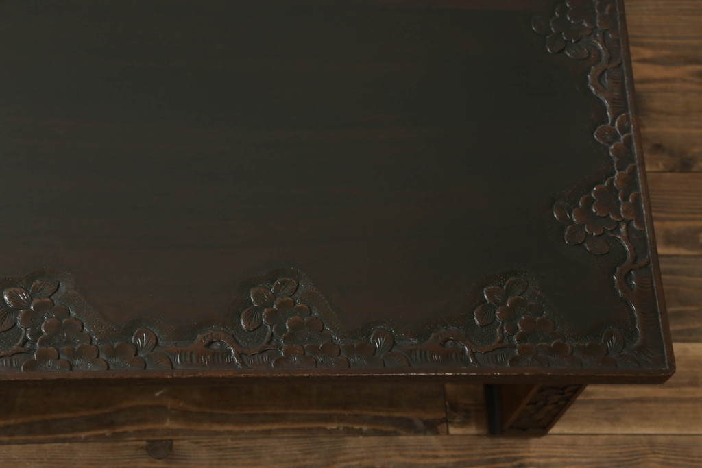 中古　軽井沢彫り　脚に施された意匠がお洒落なローテーブル(食卓、センターテーブル、リビングテーブル)(R-062227)