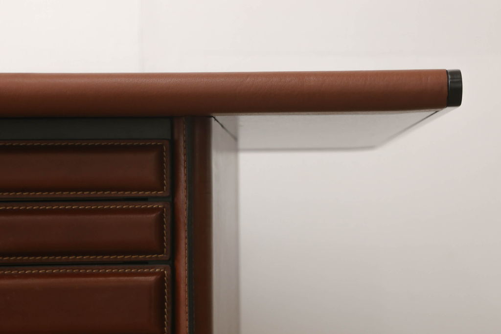 中古　美品　希少!イタリア高級家具　すべて本革張りの贅沢な作り!デスクとチェアのセット(机、椅子、イス)(R-057144)