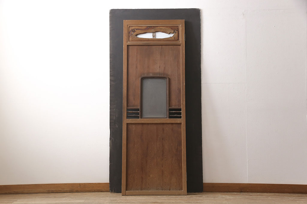 アンティーク建具　高級品　木目がいいね!　枝などをそのまま活かした変わりデザインが目を引く扉(ドア、建具)(R-054192)