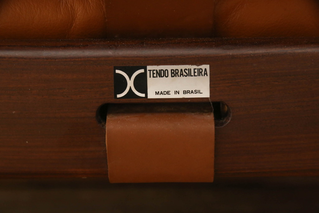 和製ビンテージ　天童木工(Tendo)　BRASILEIRA(ブラジレイラ)　希少!!　ブラジリアンローズウッド　ミッドセンチュリースタイルにおすすめな3人掛けソファ(レザーソファ、本革、3P、トリプルソファ、アームソファ、ヴィンテージ)(R-065179)