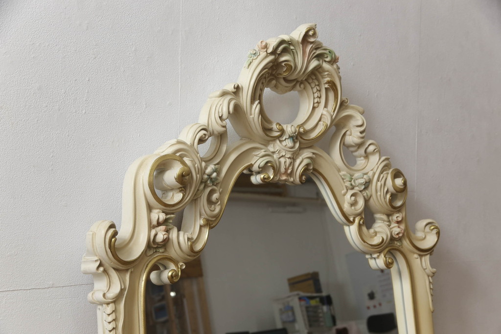 中古　イタリア　SILIK(シリック)　ロココ調の細やかで豪華な彫刻が見事!エレガントなお部屋づくりにおすすめのウォールミラー(壁掛け鏡、姿見)(定価約60万円)(R-063099)
