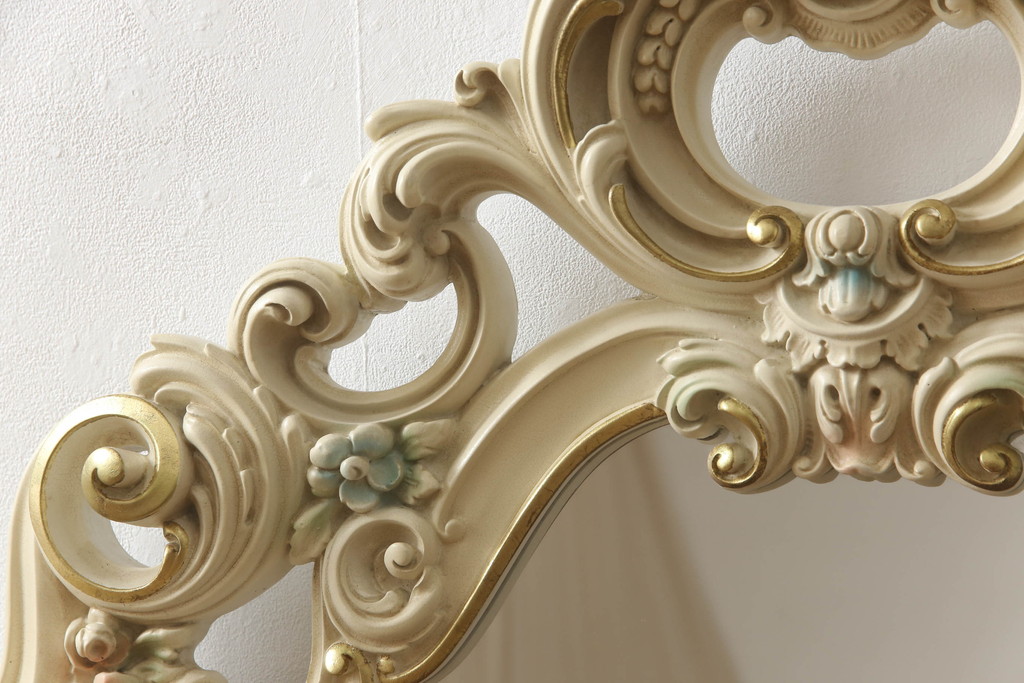 中古　イタリア　SILIK(シリック)　ロココ調の細やかで豪華な彫刻が見事!エレガントなお部屋づくりにおすすめのウォールミラー(壁掛け鏡、姿見)(定価約60万円)(R-063099)