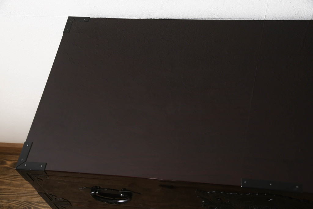 中古　美品!!　国産職人手造り　前面欅(ケヤキ)材　内部桐材　和の風格漂う佇まいが魅力!!美しい塗装の民芸箪笥(和タンス、収納たんす、引き出し、整理箪笥、衣装箪笥)(R-065166)