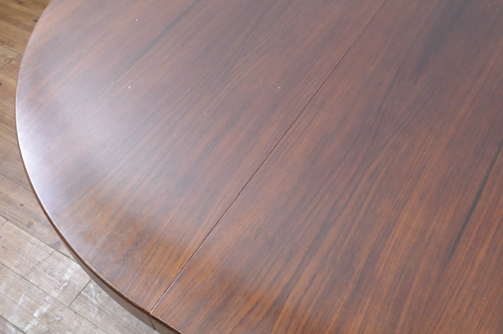 北欧ビンテージ　Kai Kristiansen(カイ・クリスチャンセン)　ローズウッド材の上品な色合いが魅力のエクステンションテーブル(拡張式テーブル、食卓、ダイニングテーブル、4人掛け、6人掛け、8人掛け、丸テーブル、ラウンドテーブル、オーバル型、ヴィンテージ)(R-066041)