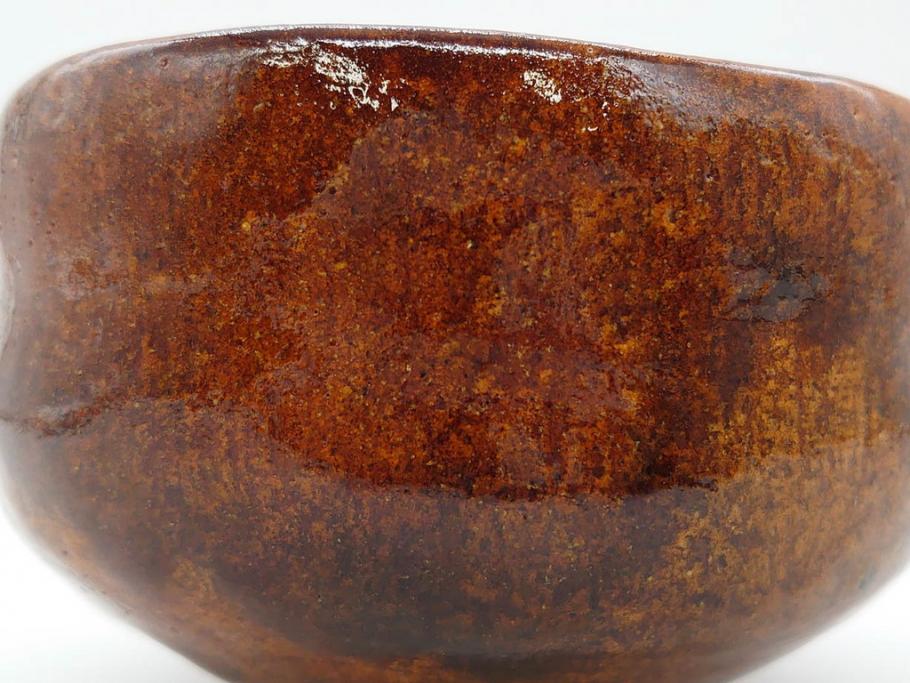 九代 大樋長左衛門　飴釉　約13cm　4.1寸　艶やかな釉薬が美しい見事な茶碗(茶器、抹茶碗、茶道具、和食器、煎茶道具、鵬雲斎書付、大樋焼、落款印、四寸一分、茶巾付き、共箱付き)(R-079744)　