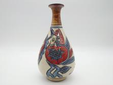 新垣薫作　壺屋焼　ダイナミックで鮮やかな魚文の花瓶(琉球陶器)(R-060585)
