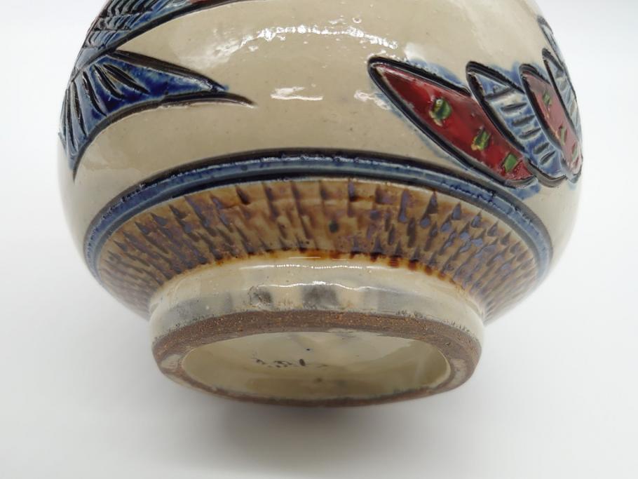 新垣薫作 壺屋焼 ダイナミックで鮮やかな魚文の花瓶(琉球陶器)(R 新垣薫作 壺屋焼 ダイナミックで鮮やかな魚文の花瓶(琉球陶器)(R