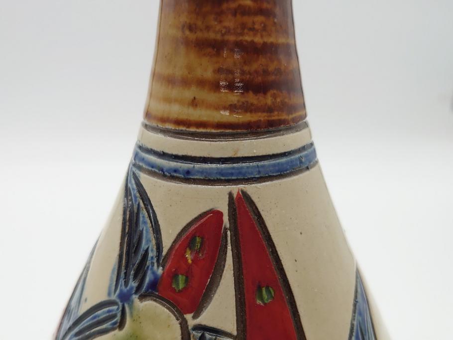 新垣薫作　壺屋焼　ダイナミックで鮮やかな魚文の花瓶(琉球陶器)(R-060585)