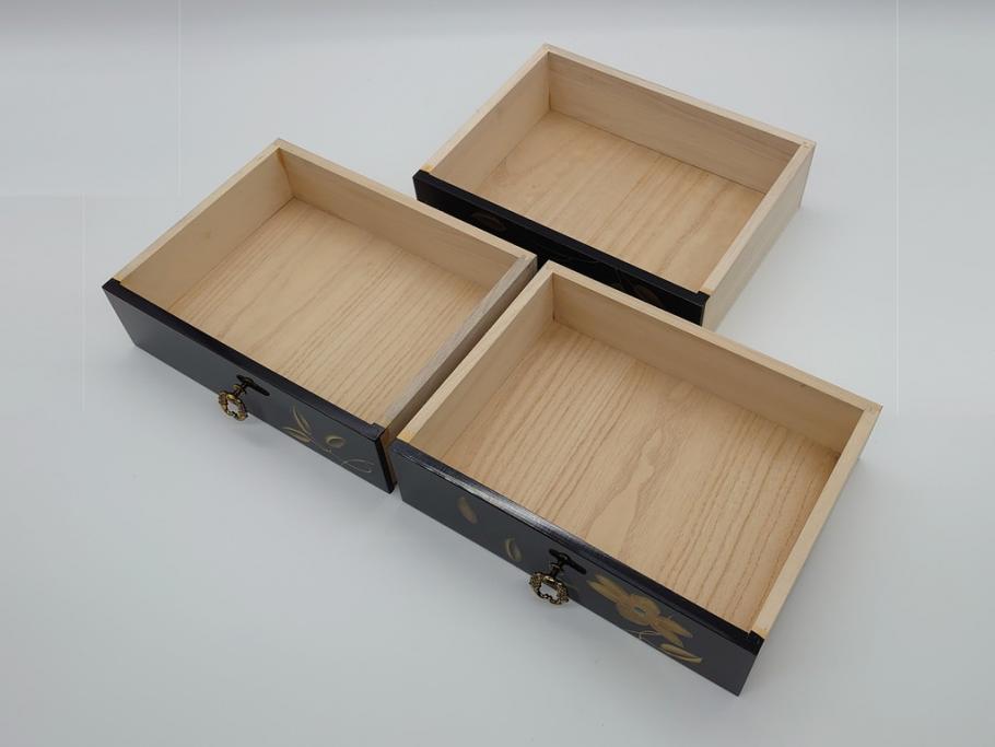 中古 伝統工芸 輪島塗り 凝ったデザインの引手金具と品のある花の絵柄