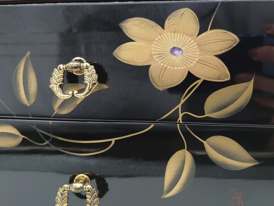 中古 伝統工芸 輪島塗り 凝ったデザインの引手金具と品のある花の絵柄