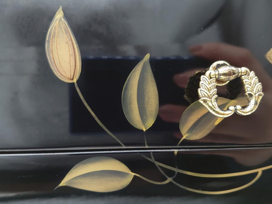 中古 伝統工芸 輪島塗り 凝ったデザインの引手金具と品のある花の絵柄