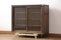 アンティーク家具　昭和レトロ　深みのある木色から温もりを感じる食器棚(キャビネット、収納棚)(R-036618)