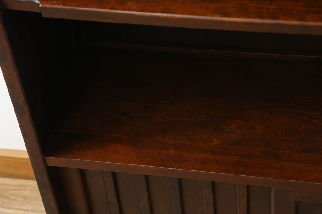 中古　北海道民芸家具　クラシカルな佇まいが魅力の本棚(書棚、ブックシェルフ、収納棚、飾り棚)(R-068794)