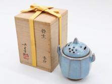中里重利　鈞窯　水色の釉薬に魅せられる香炉(三玄窯、香爐、唐津焼、仏具、茶道具、落款印、共箱付き)(R-079747)