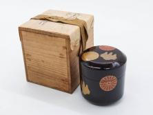 八代 中村宗哲　菊桐蒔絵　雅な美しさのある茶入(花、金彩、漆器、木製、茶入れ、茶筒、茶道具、茶器、又妙斎書付、共箱付き)(R-079748)