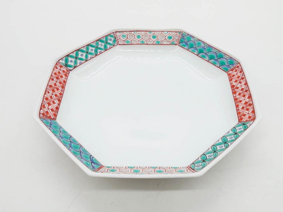 重要無形文化財　人間国宝　十三代 酒井田柿右衛門　有田焼　錦　地文　約16cm　5.1寸　細かな絵付けが見事な八角皿5枚セット(亀甲文、青海波文、七宝文、菱文、吉祥文様、変形皿、中皿、和皿、和食器、共箱付き、裏印、花押、五寸一分)(R-079751)