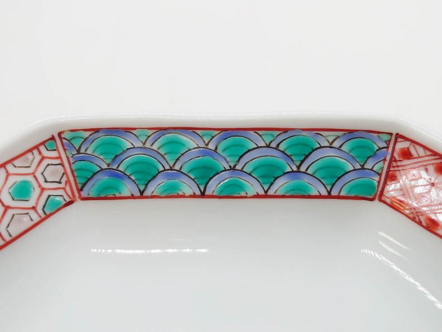 重要無形文化財　人間国宝　十三代 酒井田柿右衛門　有田焼　錦　地文　約16cm　5.1寸　細かな絵付けが見事な八角皿5枚セット(亀甲文、青海波文、七宝文、菱文、吉祥文様、変形皿、中皿、和皿、和食器、共箱付き、裏印、花押、五寸一分)(R-079751)