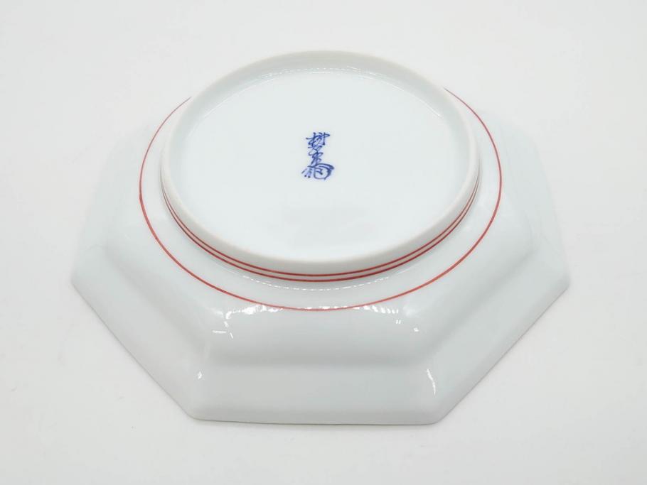 重要無形文化財　人間国宝　十三代 酒井田柿右衛門　有田焼　錦　地文　約16cm　5.1寸　細かな絵付けが見事な八角皿5枚セット(亀甲文、青海波文、七宝文、菱文、吉祥文様、変形皿、中皿、和皿、和食器、共箱付き、裏印、花押、五寸一分)(R-079751)