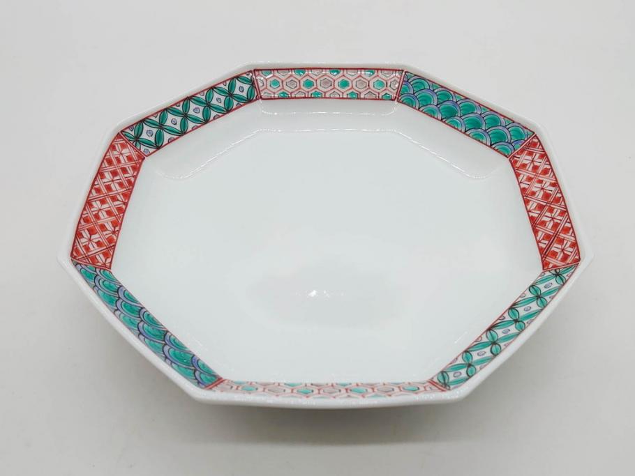 重要無形文化財　人間国宝　十三代 酒井田柿右衛門　有田焼　錦　地文　約16cm　5.1寸　細かな絵付けが見事な八角皿5枚セット(亀甲文、青海波文、七宝文、菱文、吉祥文様、変形皿、中皿、和皿、和食器、共箱付き、裏印、花押、五寸一分)(R-079751)