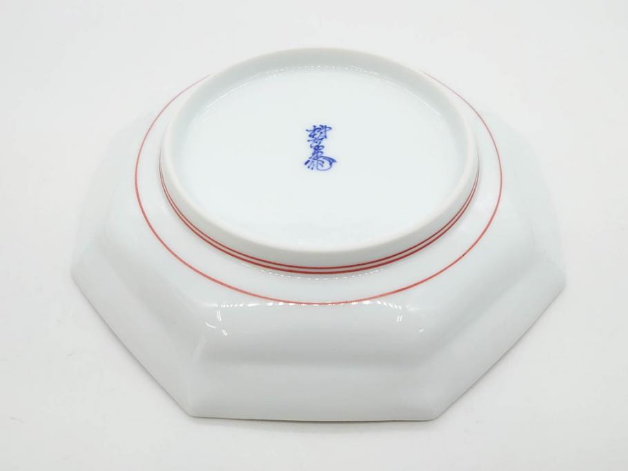 重要無形文化財　人間国宝　十三代 酒井田柿右衛門　有田焼　錦　地文　約16cm　5.1寸　細かな絵付けが見事な八角皿5枚セット(亀甲文、青海波文、七宝文、菱文、吉祥文様、変形皿、中皿、和皿、和食器、共箱付き、裏印、花押、五寸一分)(R-079751)