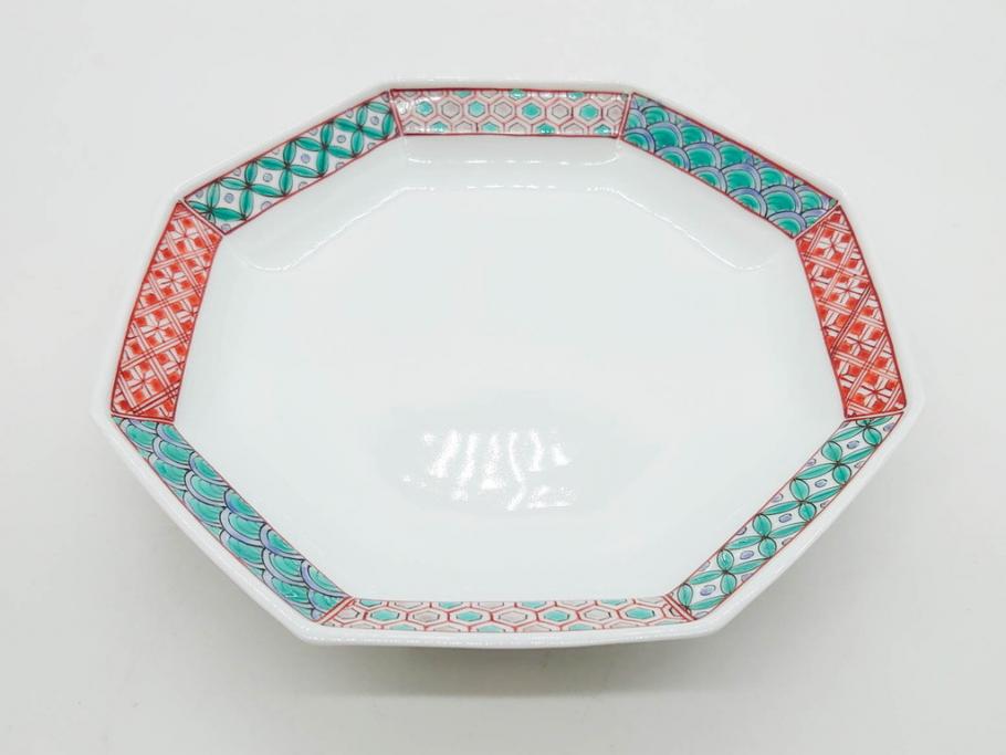 重要無形文化財　人間国宝　十三代 酒井田柿右衛門　有田焼　錦　地文　約16cm　5.1寸　細かな絵付けが見事な八角皿5枚セット(亀甲文、青海波文、七宝文、菱文、吉祥文様、変形皿、中皿、和皿、和食器、共箱付き、裏印、花押、五寸一分)(R-079751)