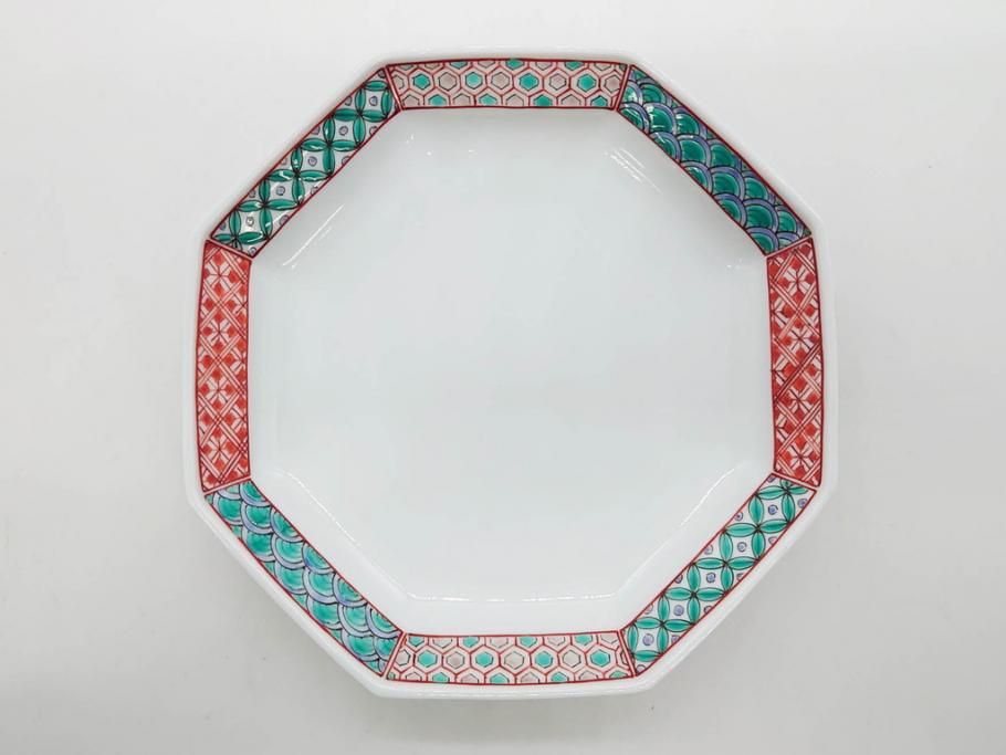 重要無形文化財　人間国宝　十三代 酒井田柿右衛門　有田焼　錦　地文　約16cm　5.1寸　細かな絵付けが見事な八角皿5枚セット(亀甲文、青海波文、七宝文、菱文、吉祥文様、変形皿、中皿、和皿、和食器、共箱付き、裏印、花押、五寸一分)(R-079751)