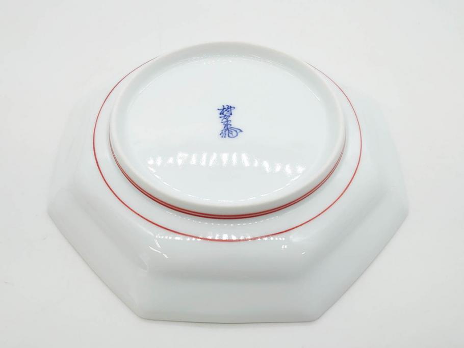 重要無形文化財　人間国宝　十三代 酒井田柿右衛門　有田焼　錦　地文　約16cm　5.1寸　細かな絵付けが見事な八角皿5枚セット(亀甲文、青海波文、七宝文、菱文、吉祥文様、変形皿、中皿、和皿、和食器、共箱付き、裏印、花押、五寸一分)(R-079751)