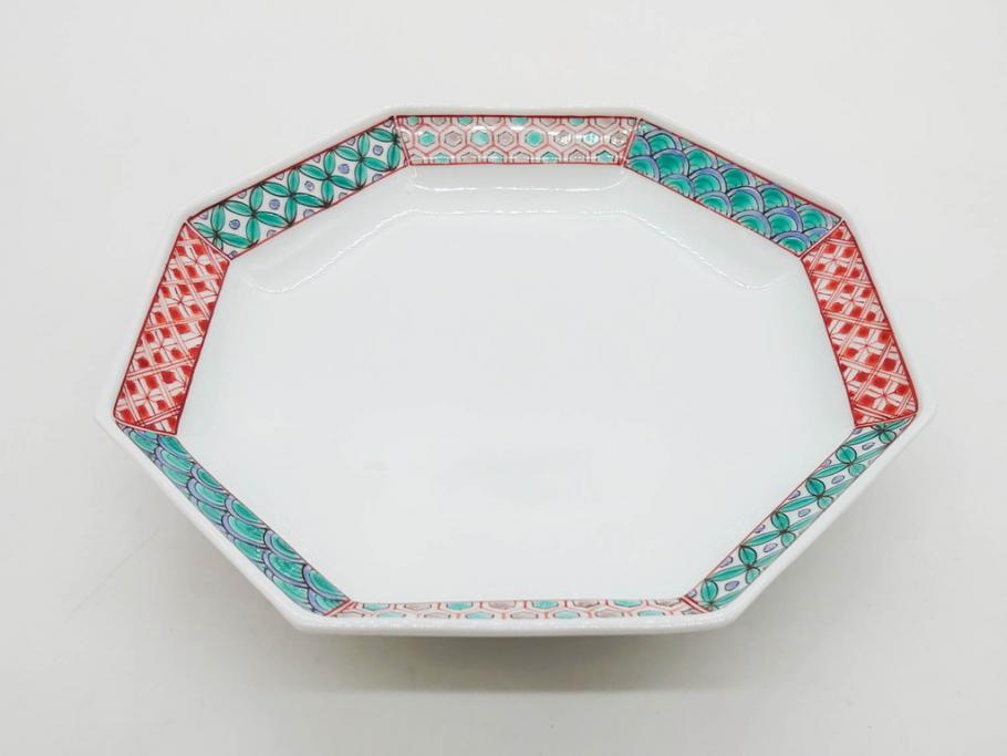重要無形文化財　人間国宝　十三代 酒井田柿右衛門　有田焼　錦　地文　約16cm　5.1寸　細かな絵付けが見事な八角皿5枚セット(亀甲文、青海波文、七宝文、菱文、吉祥文様、変形皿、中皿、和皿、和食器、共箱付き、裏印、花押、五寸一分)(R-079751)