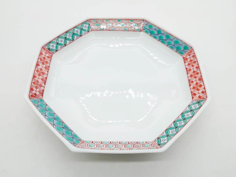 重要無形文化財　人間国宝　十三代 酒井田柿右衛門　有田焼　錦　地文　約16cm　5.1寸　細かな絵付けが見事な八角皿5枚セット(亀甲文、青海波文、七宝文、菱文、吉祥文様、変形皿、中皿、和皿、和食器、共箱付き、裏印、花押、五寸一分)(R-079751)