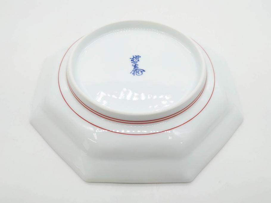 重要無形文化財　人間国宝　十三代 酒井田柿右衛門　有田焼　錦　地文　約16cm　5.1寸　細かな絵付けが見事な八角皿5枚セット(亀甲文、青海波文、七宝文、菱文、吉祥文様、変形皿、中皿、和皿、和食器、共箱付き、裏印、花押、五寸一分)(R-079751)
