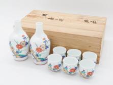 重要無形文化財　人間国宝　十三代 酒井田柿右衛門　有田焼　錦　菊鳥文　佳宴を盛り上げる酒器セット(とっくり、徳利、おちょこ、御猪口、ぐい呑み、和食器、共箱付き、裏印、花押)(R-079800)