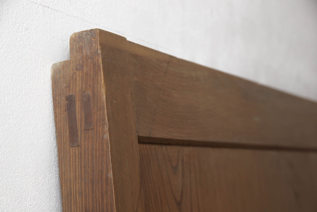 アンティーク建具　総欅(ケヤキ)材　重厚感のある佇まいが魅力の蔵戸1枚(玄関戸、引き戸)(R-068917)