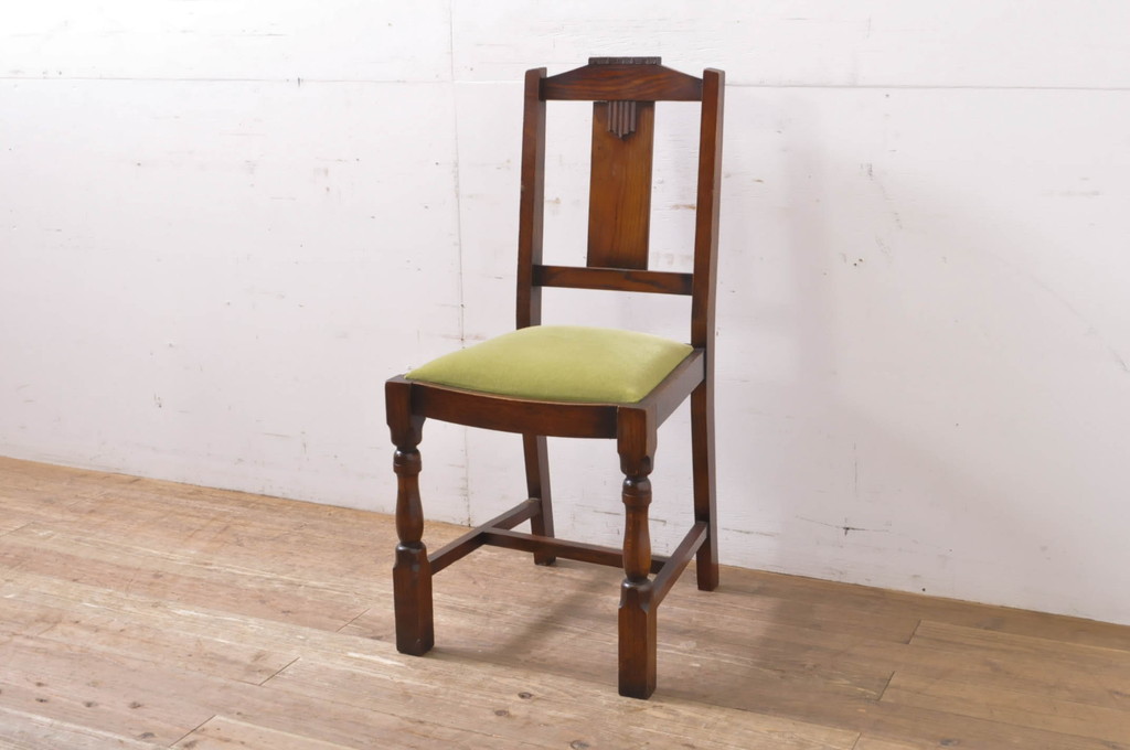 イギリスアンティーク　オーク材　存在感がある挽物デザインの前脚が目を引くダイニングチェア4脚セット(椅子、イス、英国)(R-066037)