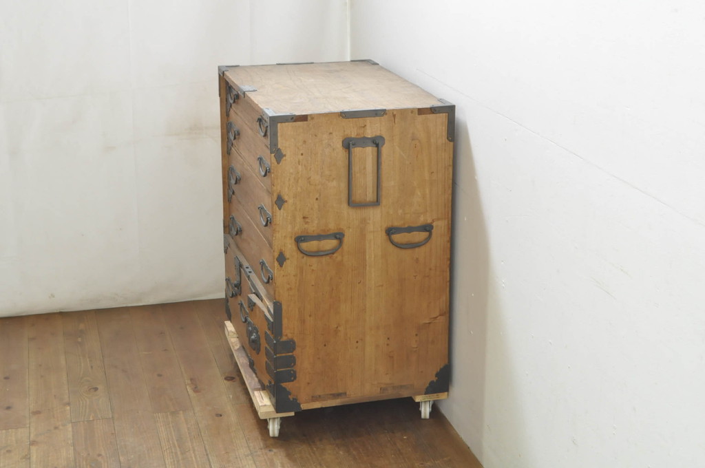和製アンティーク　上手物!!　特注品　総桐材　厚手金具　新潟　渋い風合いが魅力的な真鍮金具の時代箪笥(収納タンス、衣装箪笥、整理たんす、引き出し)(R-079949)