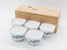 重要無形文化財　人間国宝　十三代 酒井田柿右衛門　有田焼　錦　笹文　約9cm　3寸　落ち着いた佇まいの中付5客セット(深皿、取鉢、小鉢、豆鉢、和食器、共箱付き、裏印、花押、三寸)(R-079801)