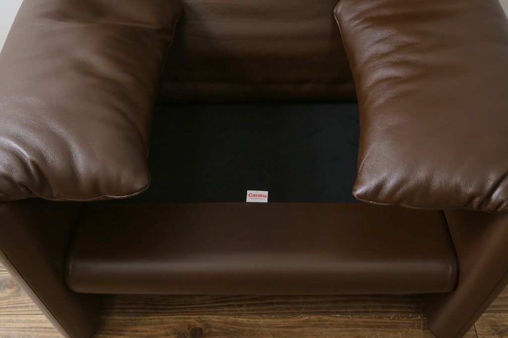 中古　美品　Cassina(カッシーナ)　MARALUNGA(マラルンガ)　本革(レザー)　高級感漂う佇まいが魅力の1人掛けソファ(アームチェア、一人掛け、1P)(定価約100万円)(R-072840)