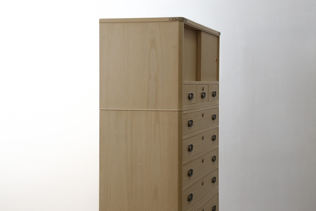 中古　美品　伝統工芸士　小林雄蔵作　品のある佇まいが和の雰囲気を引き立てる加茂総桐箪笥(胴丸、総桐たんす、衣装箪笥、収納箪笥、引き出し、和タンス)(定価約140万円)(R-078901)