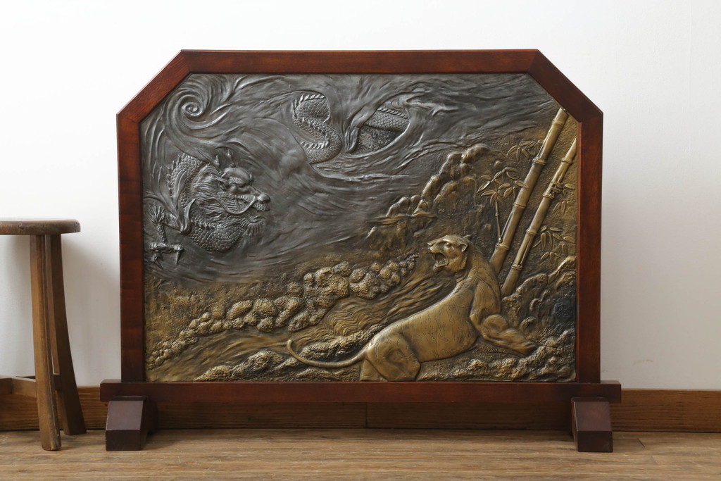 中古 銅板 彫金 枠欅(ケヤキ)材 武運 長久 阿吽 迫力ある龍虎の図が 