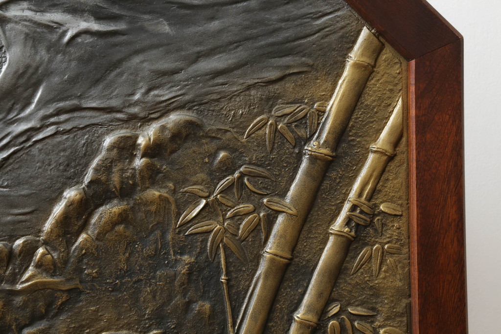 中古　銅板　彫金　枠欅(ケヤキ)材　武運　長久　阿吽　迫力ある龍虎の図が魅力的な小振りの衝立て(つい立て、衝い立て、パーテーション、間仕切り、店舗什器)(R-068240)
